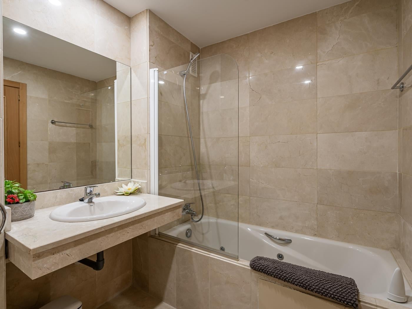 image Azure Serenity Retreat 5