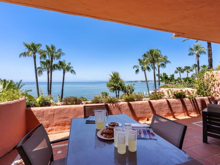 Golden Shore Seafront Apartment