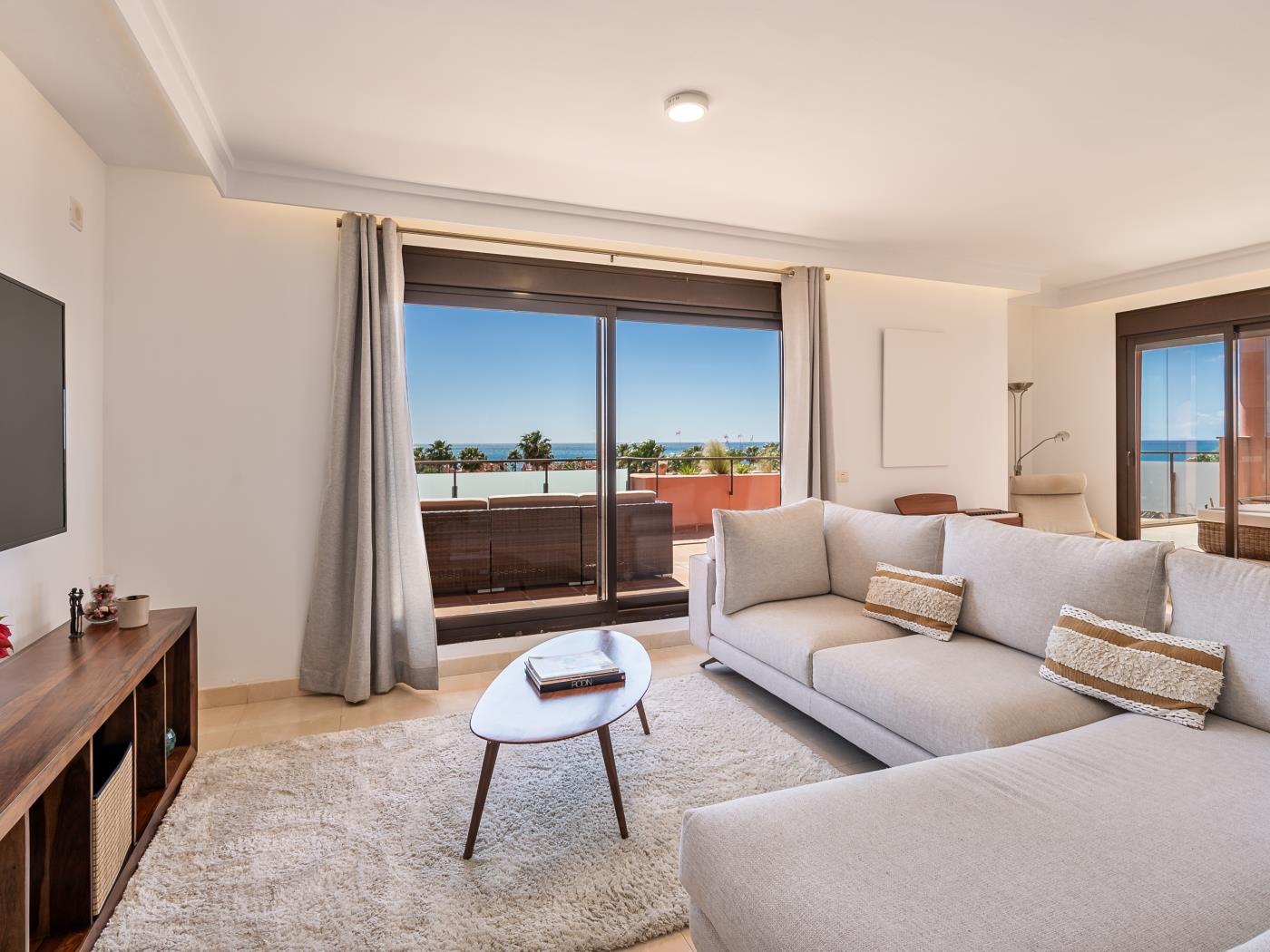 image Penthouse Azure Vista avec barbecue et vue imprenable sur la mer 10