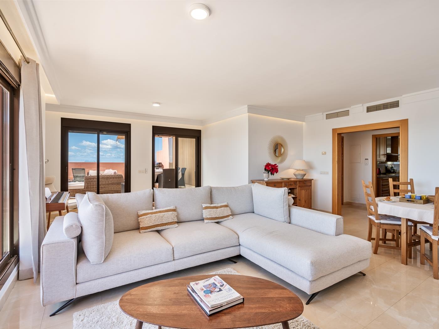 image Penthouse Azure Vista avec barbecue et vue imprenable sur la mer 11