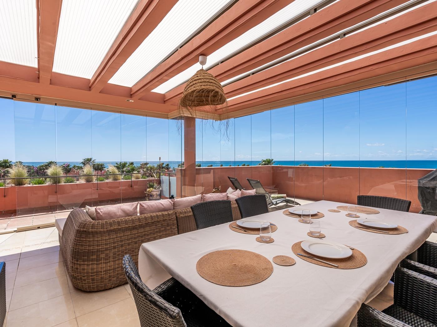 image Penthouse Azure Vista avec barbecue et vue imprenable sur la mer 13