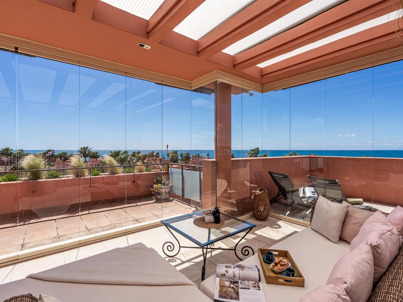 image Penthouse Azure Vista avec barbecue et vue imprenable sur la mer 14