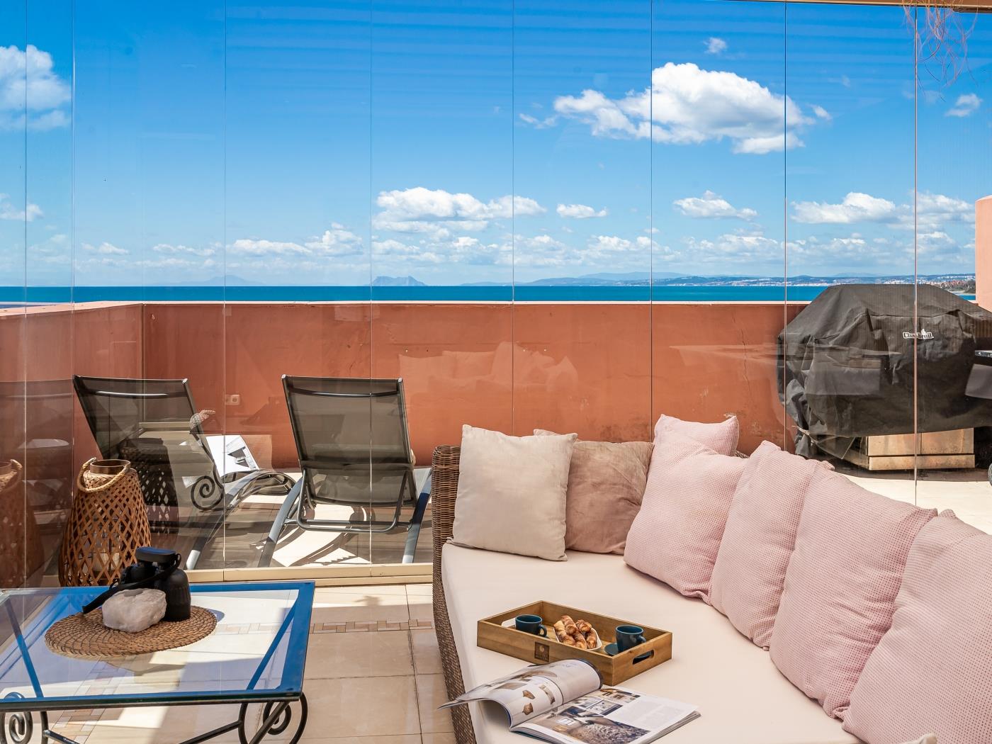 image Penthouse Azure Vista avec barbecue et vue imprenable sur la mer 15