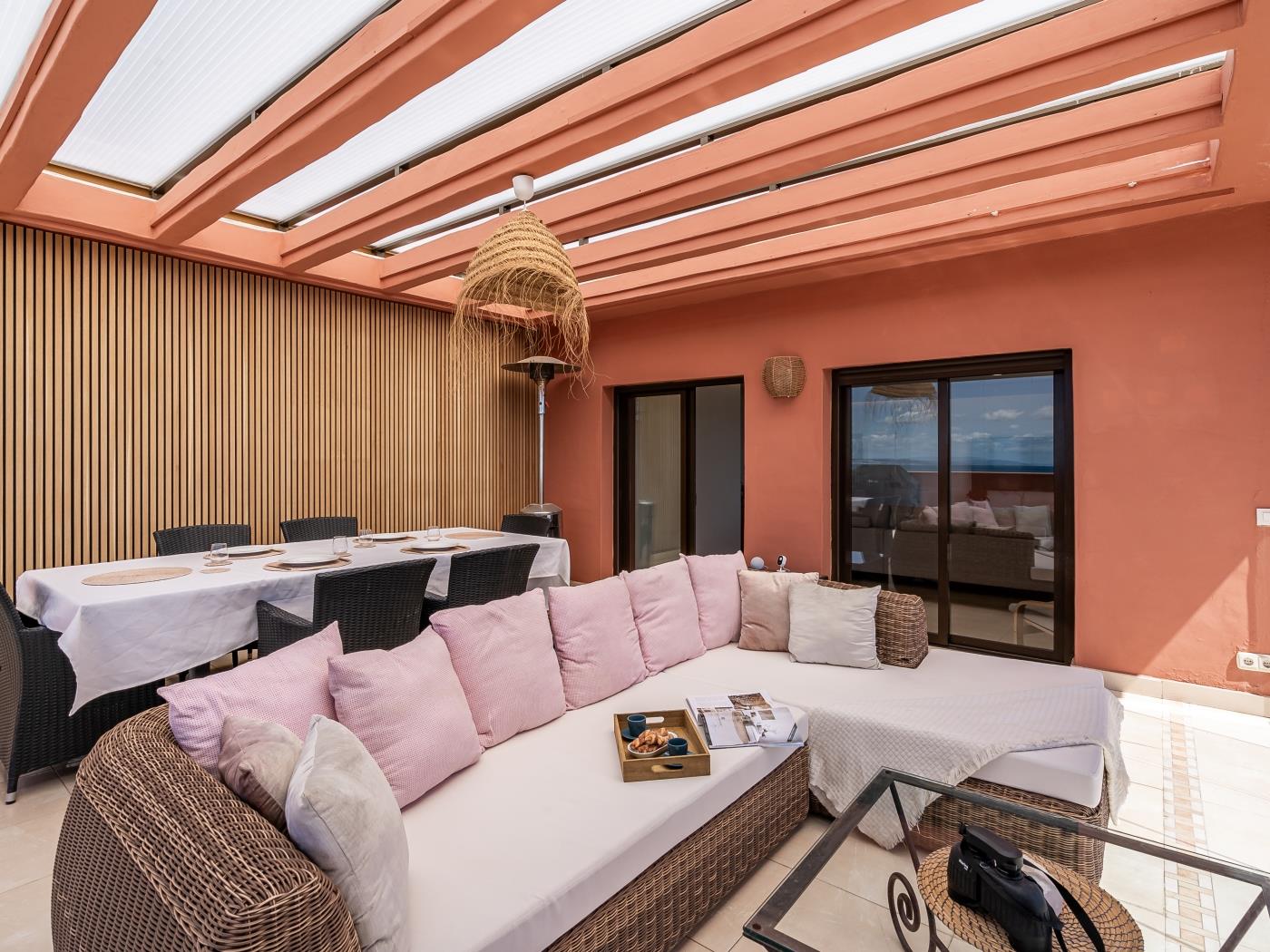 image Penthouse Azure Vista avec barbecue et vue imprenable sur la mer 16