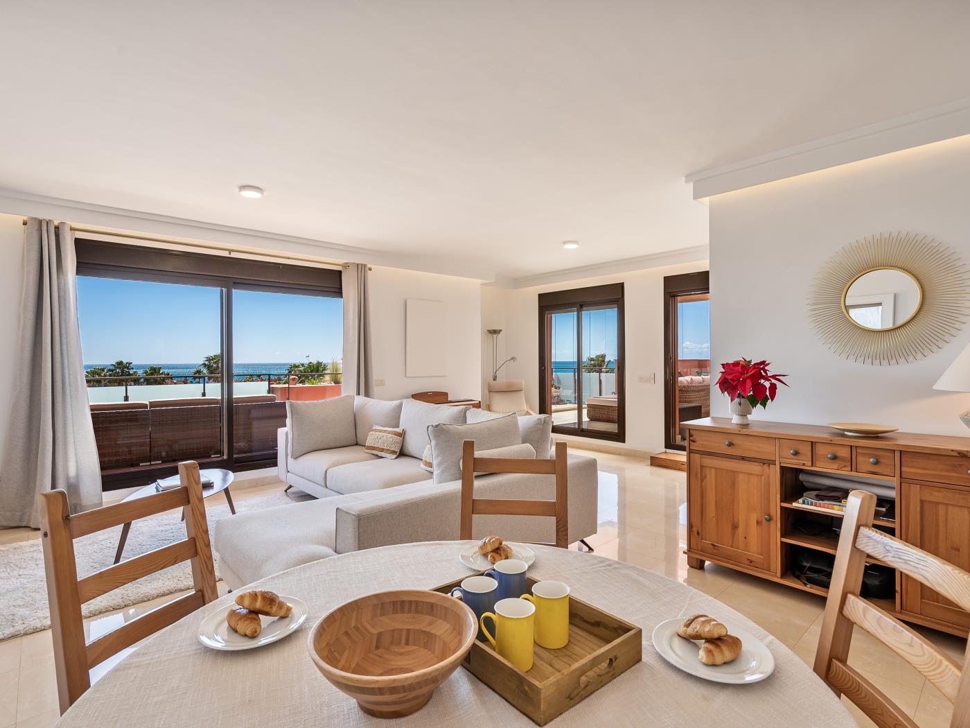 image Penthouse Azure Vista avec barbecue et vue imprenable sur la mer 1