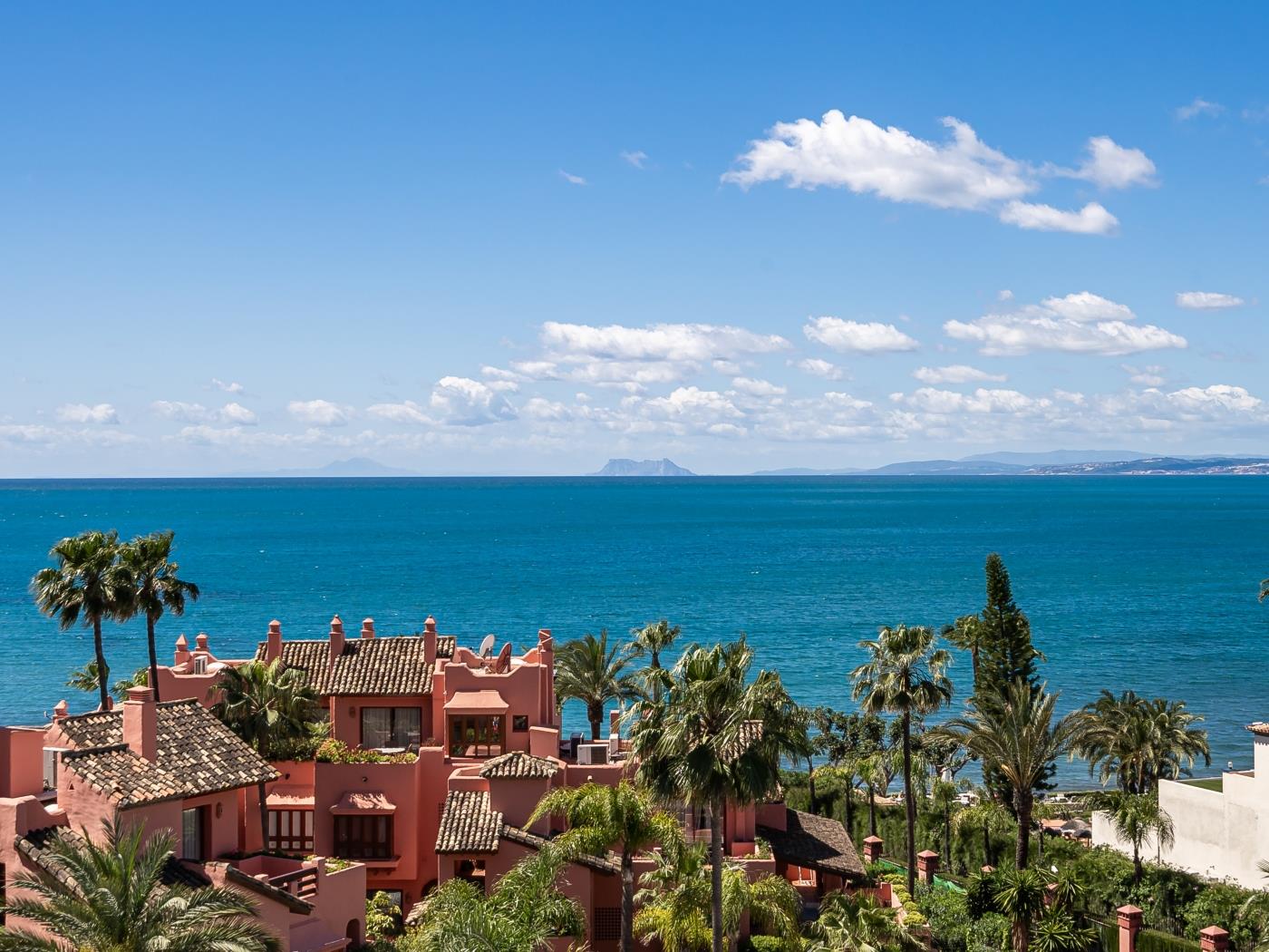 image Penthouse Azure Vista avec barbecue et vue imprenable sur la mer 20