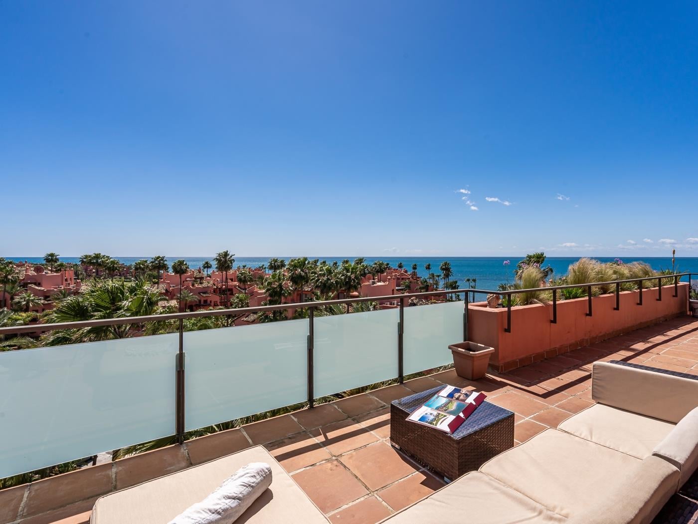 image Penthouse Azure Vista avec barbecue et vue imprenable sur la mer 23