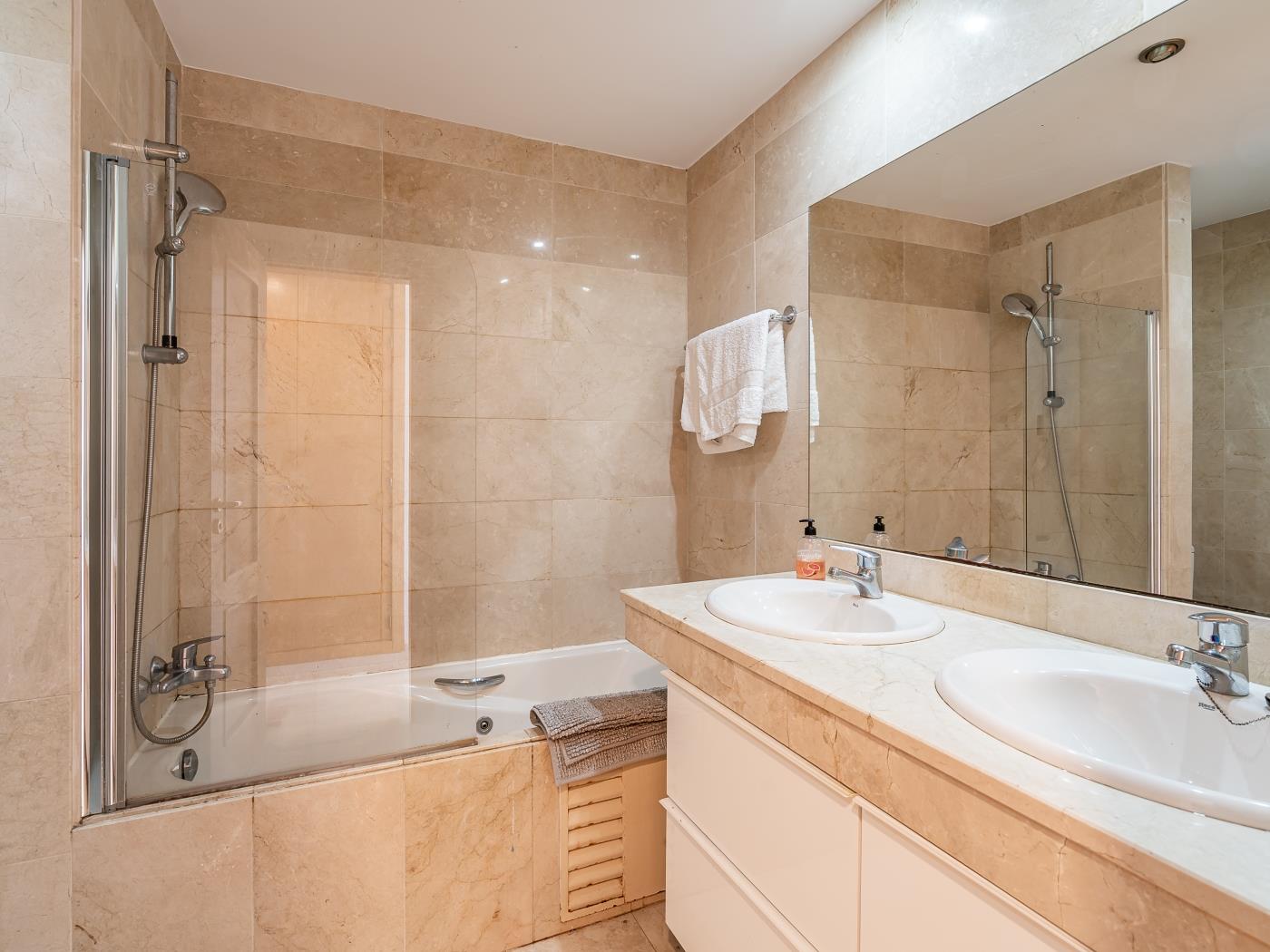 image Penthouse Azure Vista avec barbecue et vue imprenable sur la mer 6