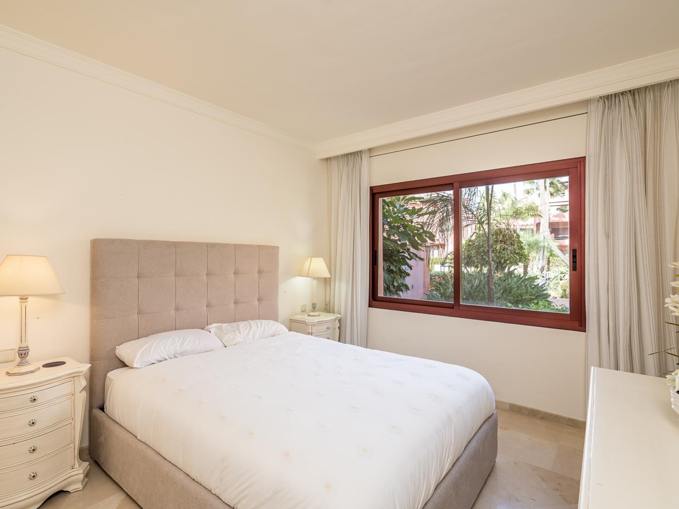 image Beachfront Serenity 11