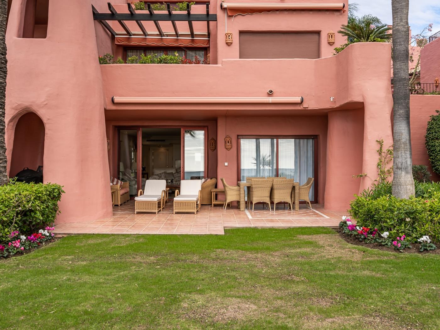 image Beachfront Serenity 18