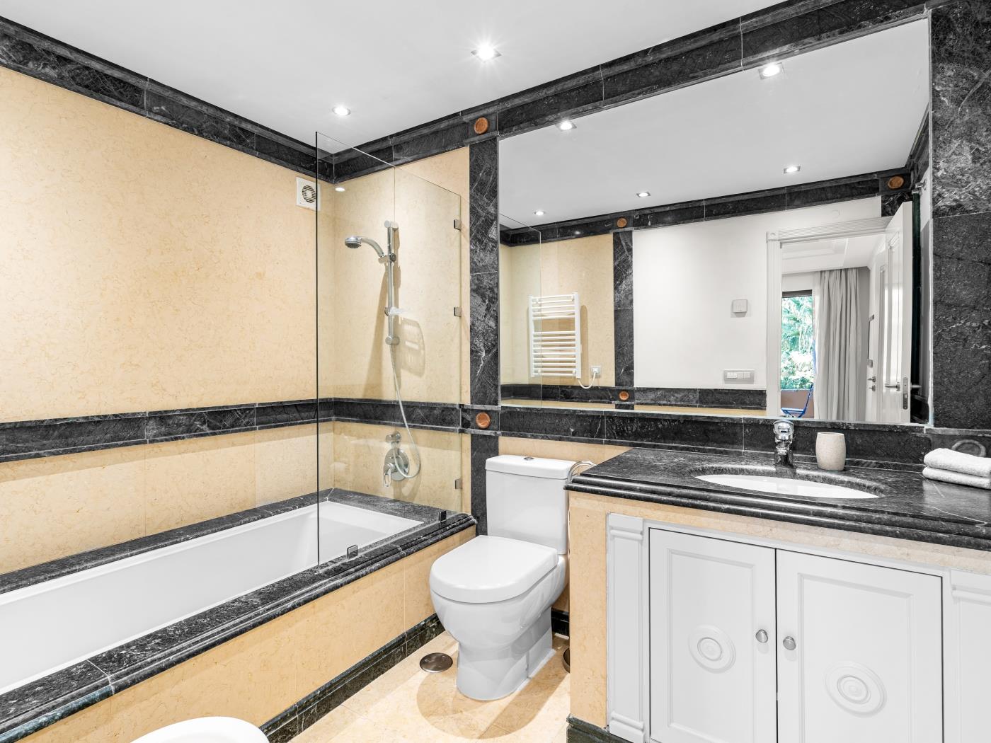 image Los Granados Jewel 11