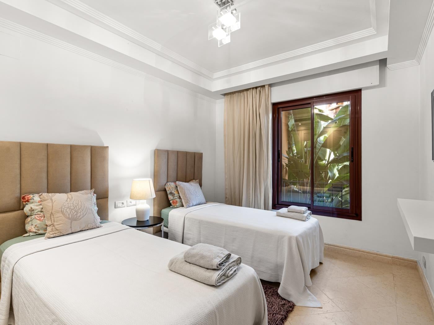 image Los Granados Jewel 12