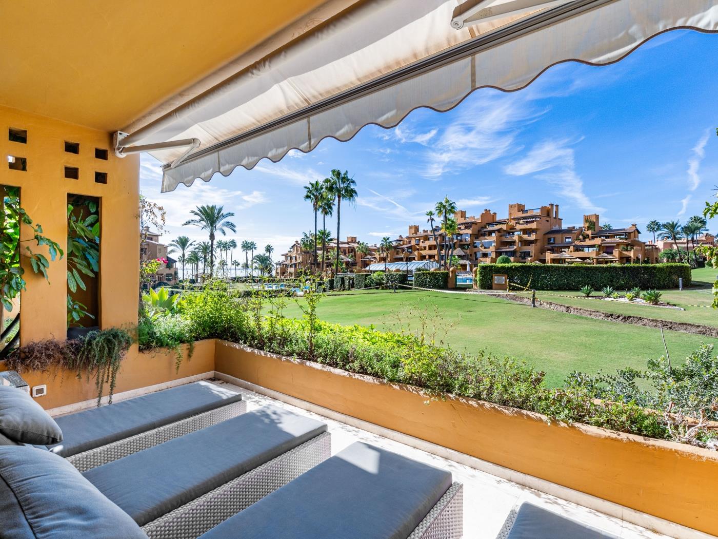 image Los Granados Jewel 16