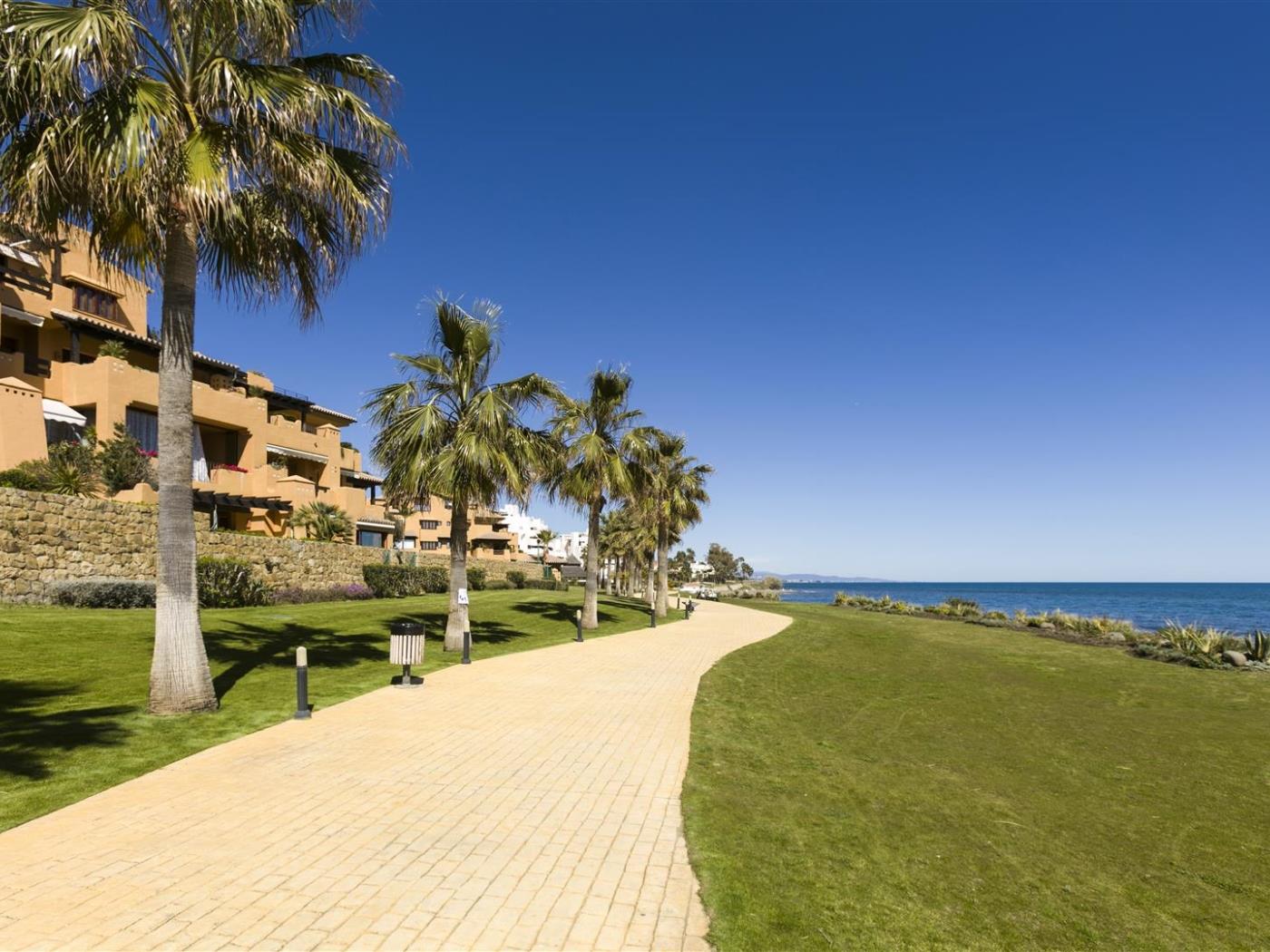 image Los Granados Jewel 24