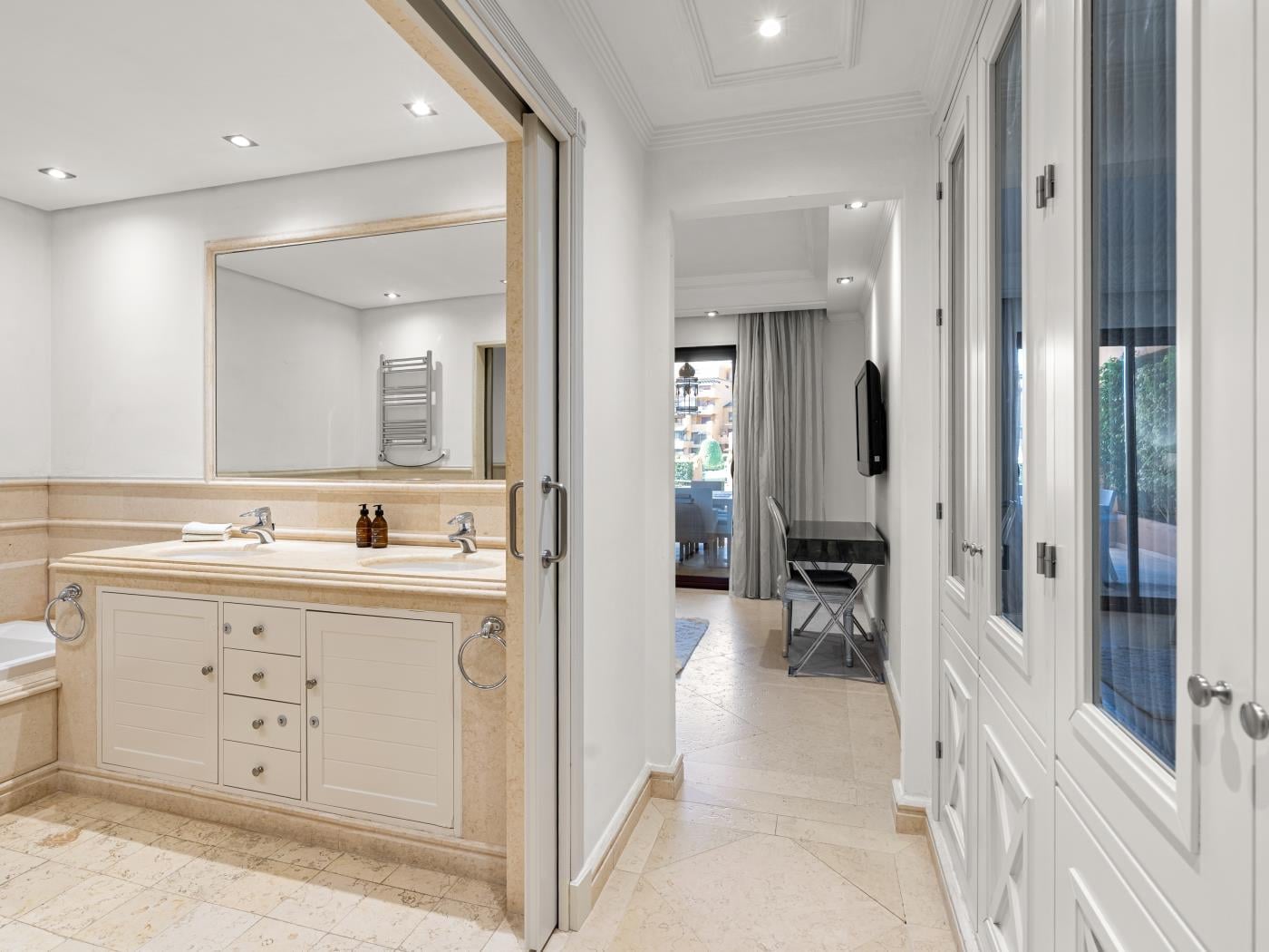 image Los Granados Jewel 7