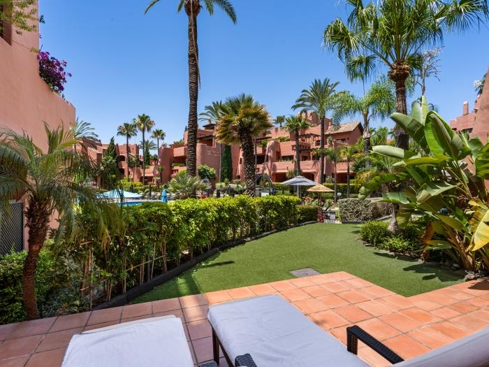 Azure Garden Retreat – Torre Bermeja