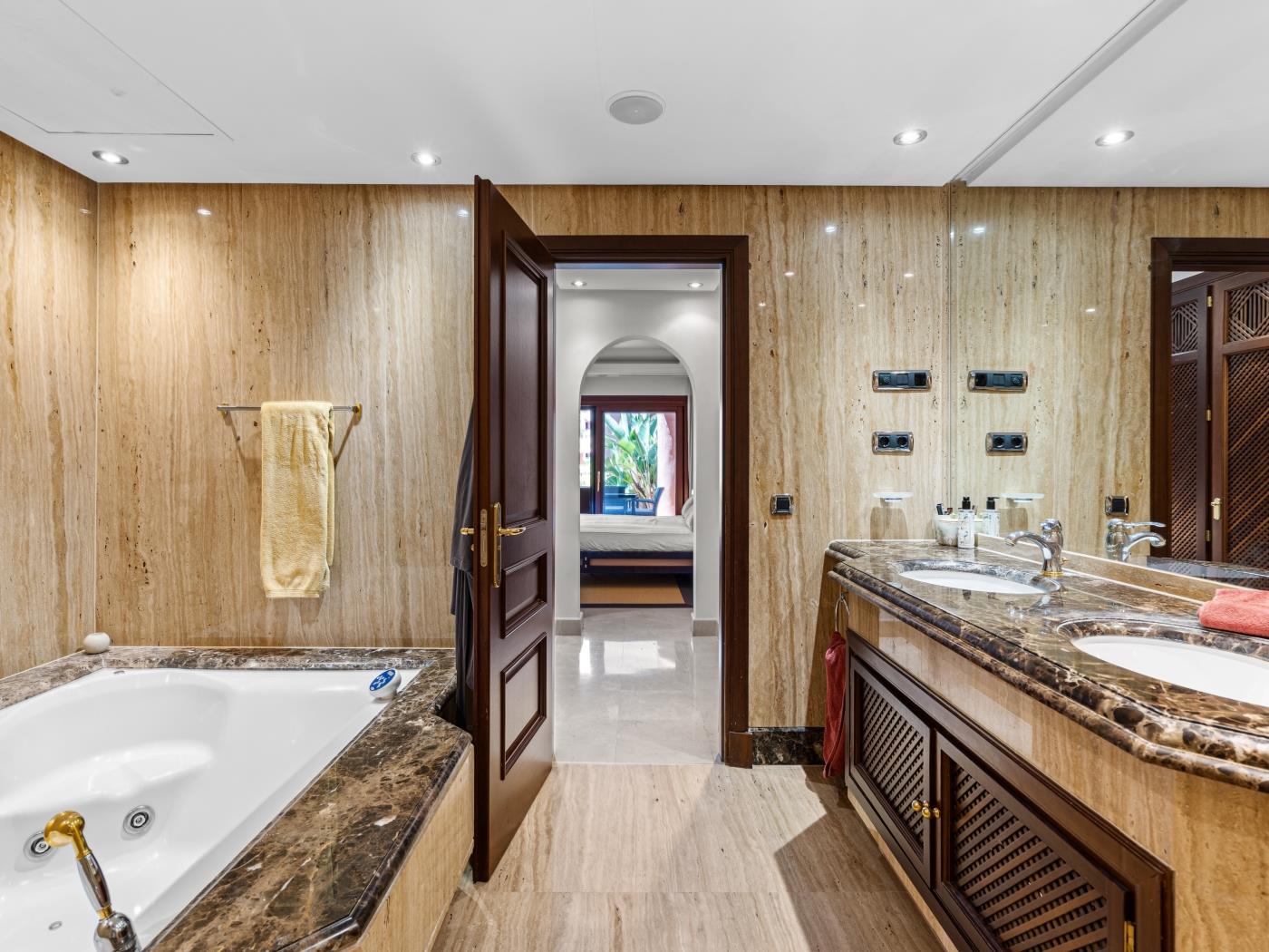 image Azure Garden Retreat – Torre Bermeja 8